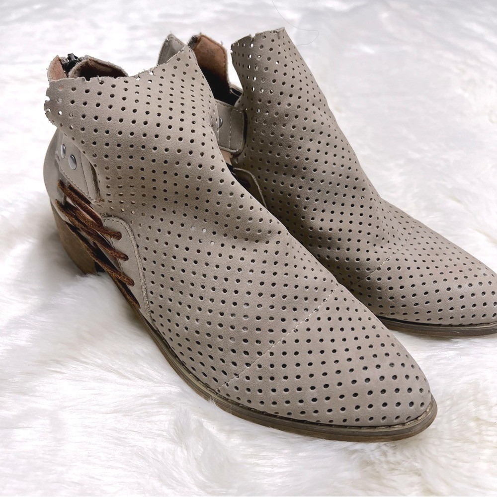 Mi.iM Perforated Ankle Booties Women 9 Taupe Lace Up Side Cutout Block Heel Boot